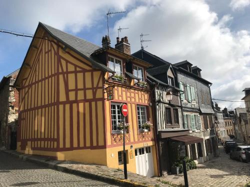 a half timbered building on the side of a street at La Maison de Pierre et Valérie Ste Catherine Honfleur in Honfleur