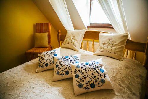 
Кровать или кровати в номере Pirčiupio Karčema
