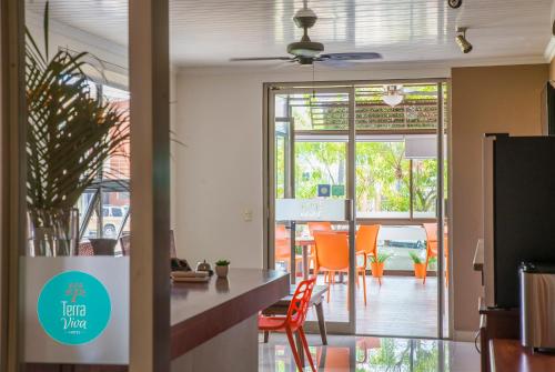 a kitchen with orange chairs and a dining room at Hotel Terra Viva in Quesada