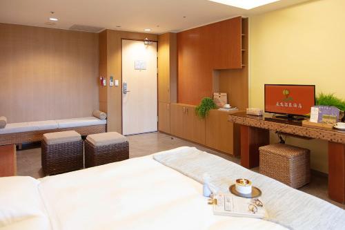 Letto o letti in una camera di Luminous Hot Spring Resort & SPA