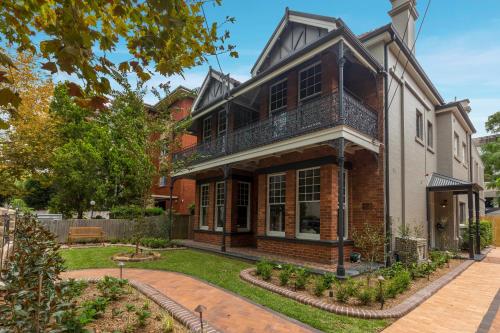a house with a garden in front of it at Dalziel Lodge in Sydney