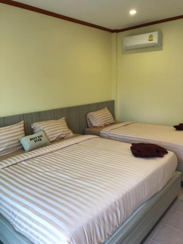 Postel nebo postele na pokoji v ubytování Chokdee Resort