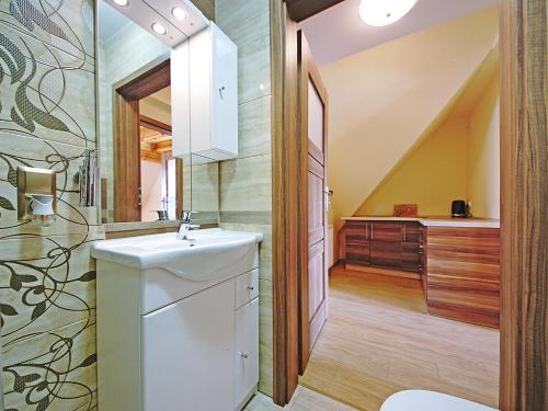 A bathroom at Apartamenty U Bandurskich