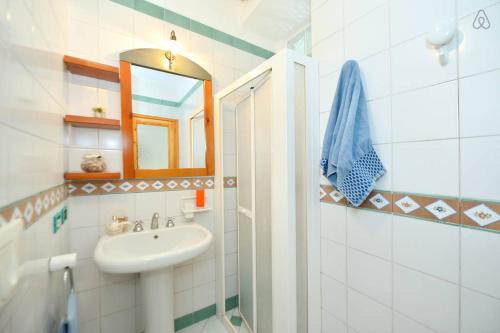 Ett badrum på Appartamenti Villa Maria