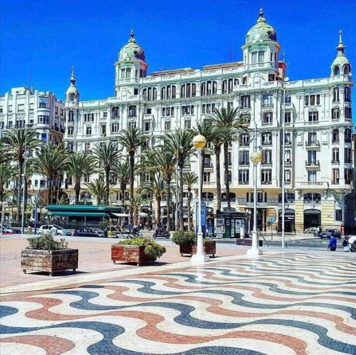 Alicante centre ,Plage et Quartier animé,Wifi ,Climatisation