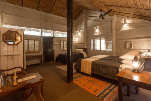 Foto da galeria de Tiger Tops Tharu Lodge em Chitwan