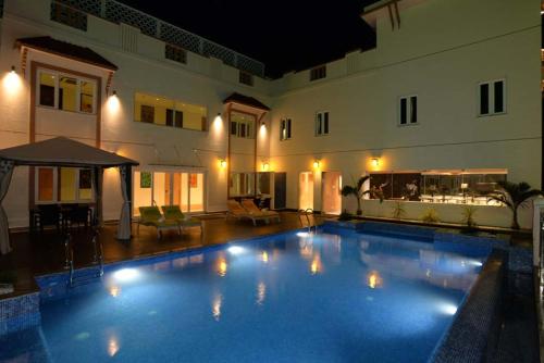 a large swimming pool in front of a building at Lemon Tree Hotel Coimbatore in Coimbatore