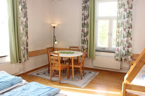 a room with a table and chairs and a window at STF Östersund Ledkrysset in Östersund