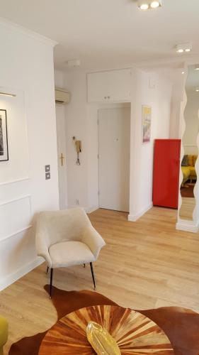 a living room with a chair and a table at 123 Sadi Carnot, classé 2 étoiles in Saint-Raphaël