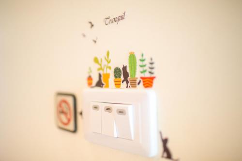 a white shelf with cactuses and plants on a wall at 今晨舞宿電梯民宿#禁煙民宿#1459 in Chishang