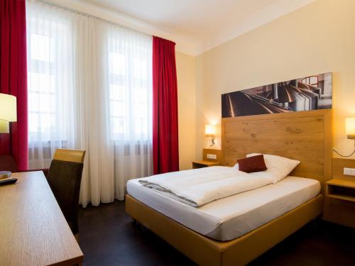 Postel nebo postele na pokoji v ubytování Hotel Brauereigasthof Amberger