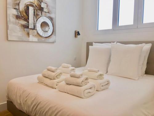 Un pat sau paturi într-o cameră la Florida Blue - Easy Home Booking