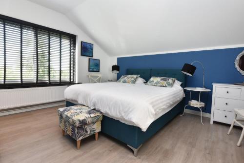 Un pat sau paturi într-o cameră la Villa Astrantia
