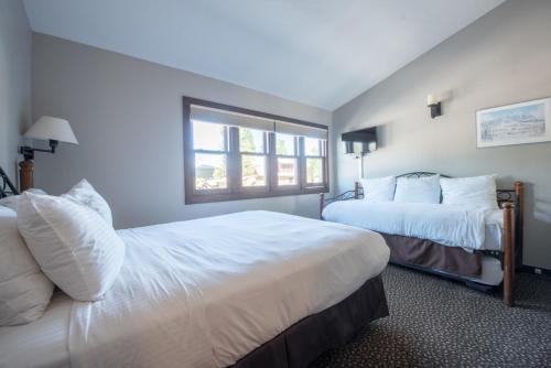 a hotel room with two beds and a window at Elk Mountain Lodge in Crested Butte
