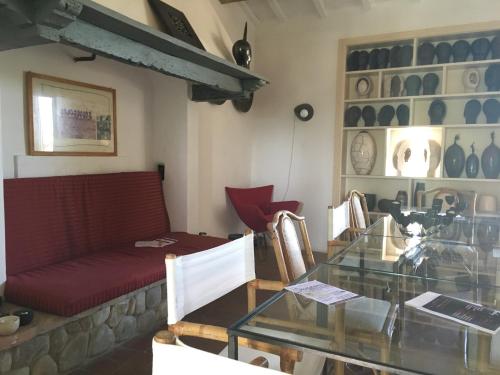 a living room with a glass table and a couch at La Fratta Art - House in Marsciano