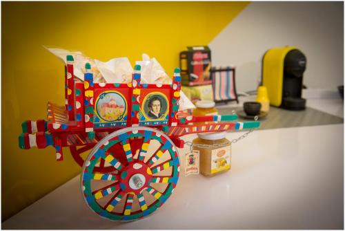a toy train on top of a counter at Dolce Vita in Zafferana Etnea