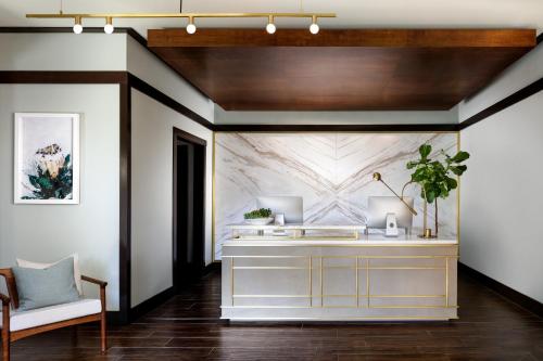 a dressing room with a marble wall at Ambrose Hotel in Los Angeles