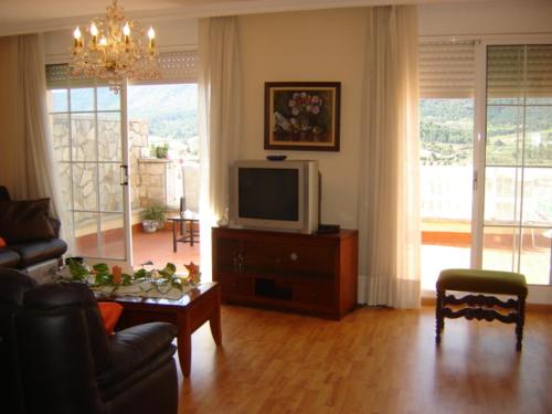 a living room with a tv and a coffee table at CAL SOLÉ in Ulldemolins