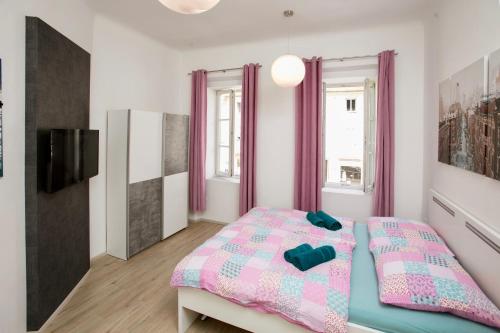 Un pat sau paturi într-o cameră la Apartment Optim