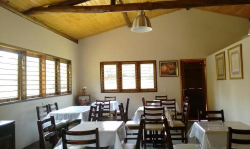 Restoran või mõni muu söögikoht majutusasutuses Pousada Viajantes do Tempo