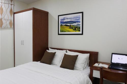 Un pat sau paturi într-o cameră la ISTAY Hotel Apartment 2