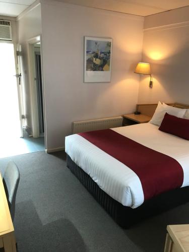 Ένα ή περισσότερα κρεβάτια σε δωμάτιο στο Moe Parklands Motel