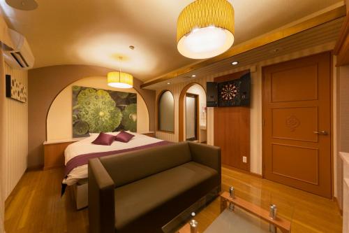 Postel nebo postele na pokoji v ubytování Hotel Lotus Sakai (Adult Only)