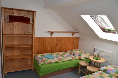 Ένα ή περισσότερα κρεβάτια σε δωμάτιο στο Penzion U Lípy