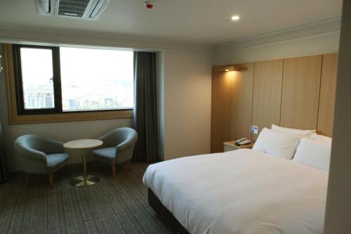 Gallery image of Hotel Dongbang in Jinju