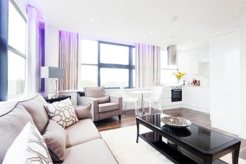 a living room with a couch and a table at City Stay Apartments - Centro in Milton Keynes