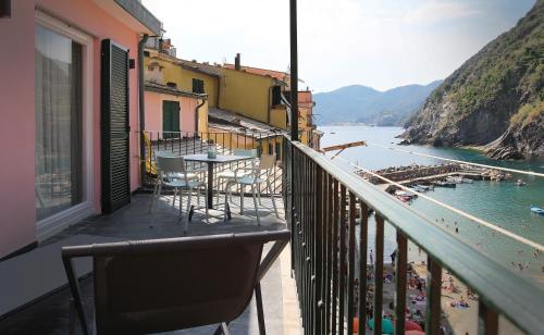 a balcony with a table and a view of the water at MADA Charm Apartments Terrace&Carugio in Vernazza