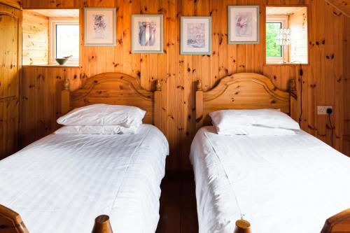 En eller flere senge i et værelse på Barnesmore Cottage