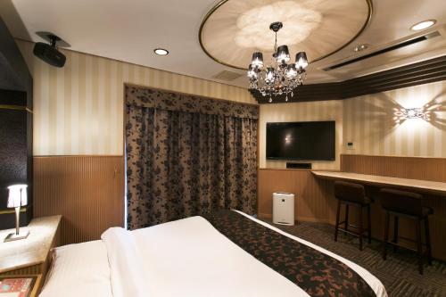 a hotel room with a bed and a bar at Hotel Atlantis Otsu (Adult Only) in Otsu