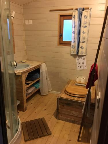 a bathroom with a sink and a wooden floor at Écologîte in Tressignaux