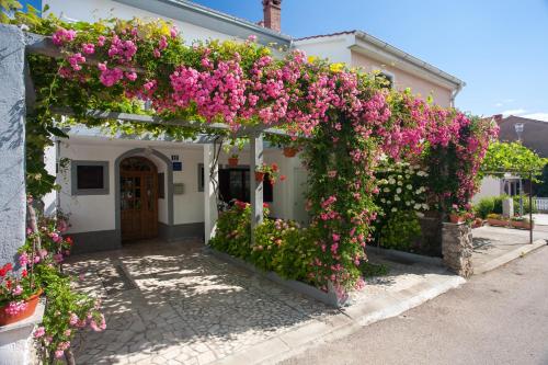 Apartment & rooms Ivica