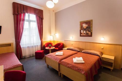 Posteľ alebo postele v izbe v ubytovaní Lázeňský Hotel Sadový Pramen