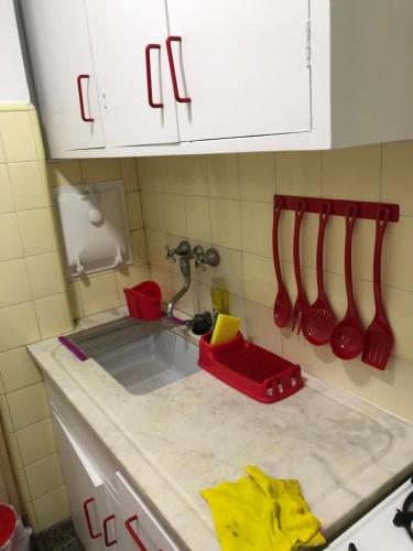 A kitchen or kitchenette at Small & Comfortable Apartment in Palermo