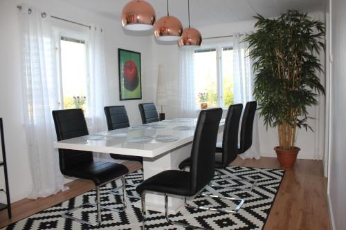 Φωτογραφία από το άλμπουμ του Ett hus med 3 sovrum med supersnabba internet fiberanslutningen 1000mb-100mb i Hög, 7 minuter från Hudiksvall σε Hudiksvall