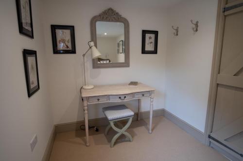 a dressing table with a lamp and a mirror at Carlton Towers Stapleton's & Parkgate's in Carlton