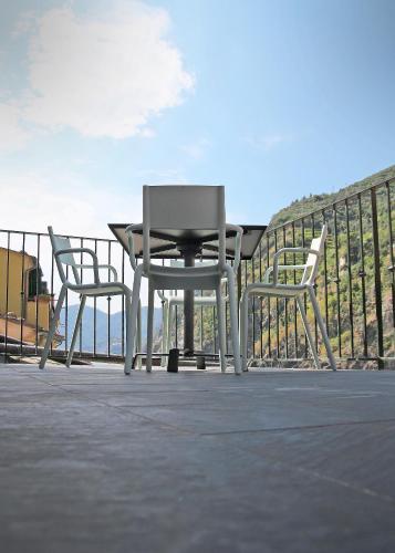 two chairs and a table on a patio at MADA Charm Apartments Terrace&Carugio in Vernazza