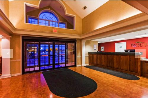a large lobby with a bar in a restaurant at Baymont by Wyndham Columbia Maury in Columbia