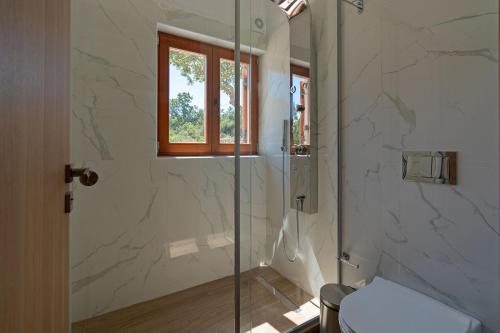 Bilik mandi di Delfini Villa