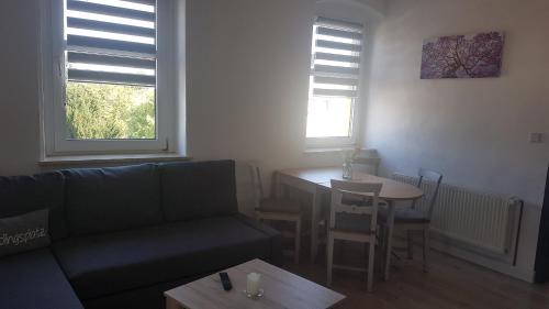 a living room with a couch and a table at Ferienwohnung2 Grimma in Grimma