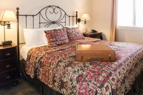 Imagen de la galería de Vineyard Court Designer Suites Hotel, en College Station