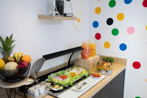 Comida en o cerca de este hotel