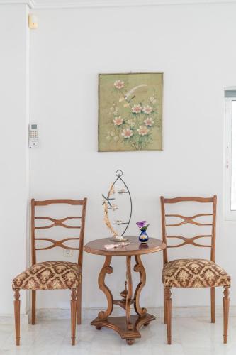 Гостиная зона в Luxury 6BR Villa, Garden Oasis, near Schinia Beach