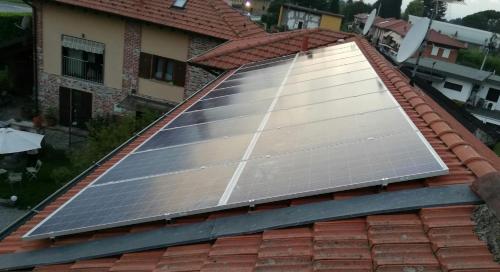 an array of solar panels on the roof of a house at B&B Coco Loco in Sesto Calende