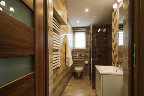 Ett badrum på Ania Apartamenty