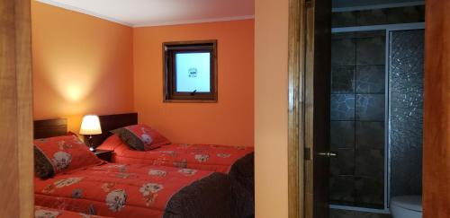 Postel nebo postele na pokoji v ubytování Hostal Nataly