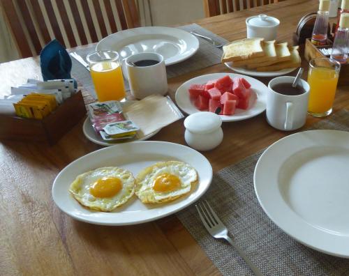 Breakfast options available to guests at Rumah Kita Villa/hotel